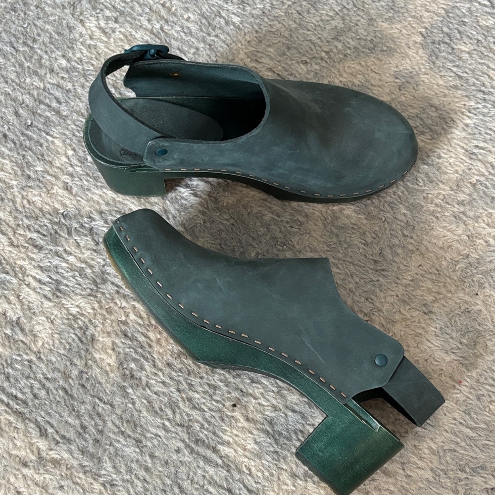 Bryr Daphne, spruce color - Picture 4 of 4